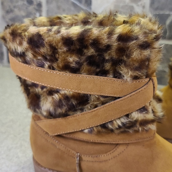SIZE 6M Faux fur upper By Guess Dk Tan - Picture 8 of 13